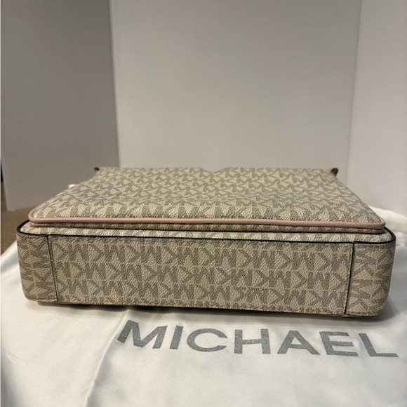 Michael Kors Light Pink Leather Shoulder Bag + Wallet - Picture 13 of 13